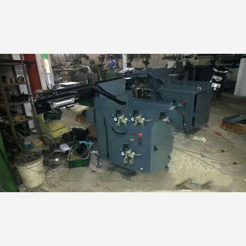 中頻設(shè)備上料機(jī)_力揚(yáng)專業(yè)生產(chǎn)中頻爐自動(dòng)上料機(jī)