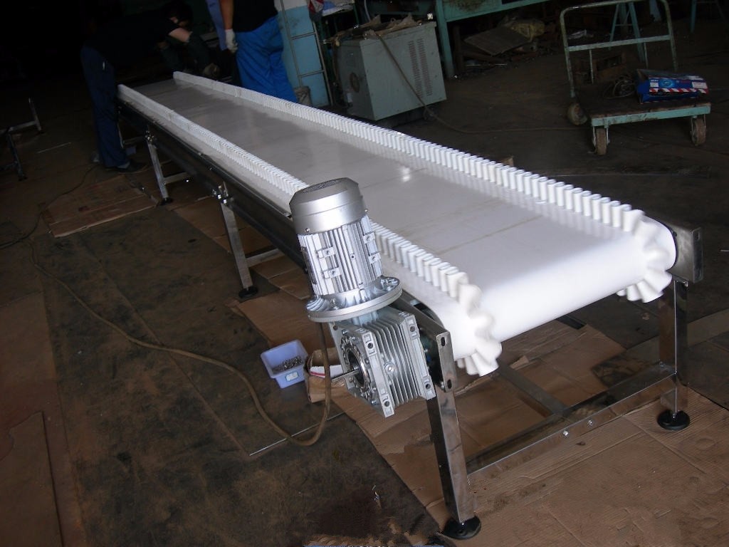 廣州裕博輸送機(jī)械設(shè)備 爬坡機(jī)轉(zhuǎn)彎機(jī)傳送帶升降機(jī)伸縮機(jī) 物流電商食品包裝輸送設(shè)備廠家 質(zhì)量保證