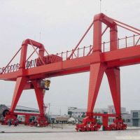 丹陽(yáng)門式起重機(jī)。龍門吊