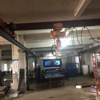 宜昌市長(zhǎng)陽(yáng)縣現(xiàn)場(chǎng)制作簡(jiǎn)易小型起重機(jī)行車(chē)，行吊龍門(mén)吊大全