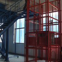 重慶都有哪些廠家生產(chǎn)液壓鏈條式貨梯液壓升降機