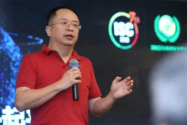 全國(guó)政協(xié)委員、經(jīng)濟(jì)委員會(huì)委員、360集團(tuán)董事長(zhǎng)兼CEO 周鴻祎