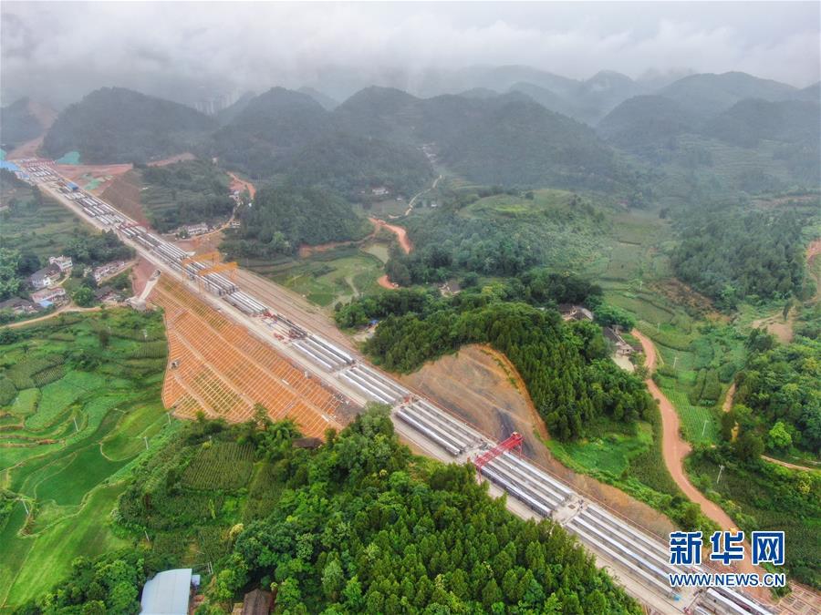 （經(jīng)濟）（1）遵余高速預計年底建成通車