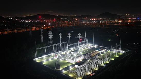 6月30日，我省第52座超高壓變電站500千伏甬港變?cè)趯幉ㄍ懂a(chǎn)。 (2)