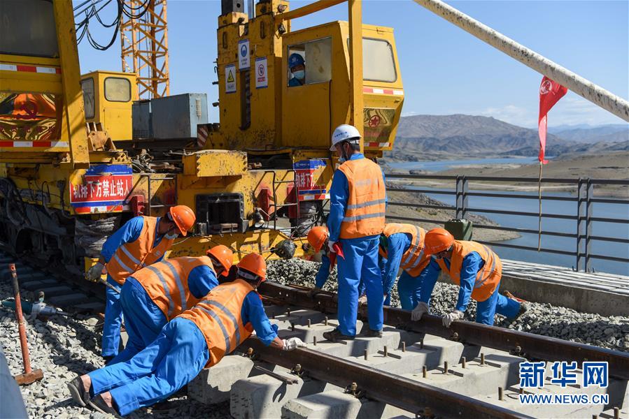 （經濟）（6）阿富準鐵路鋪軌全線貫通 北疆鐵路環(huán)線正式形成