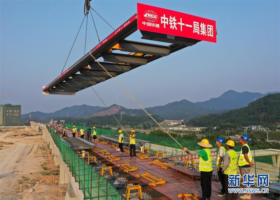 （經(jīng)濟(jì)）（1）廣東清遠(yuǎn)磁浮旅游專線開(kāi)始鋪軌