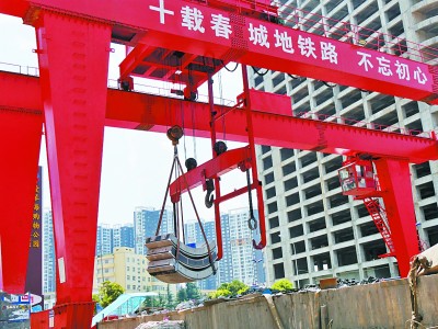 昆明：加快從邊城向國(guó)際樞紐的蝶變