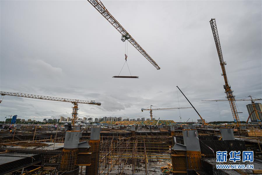（新華視界）（2）?？趪?guó)際免稅城項(xiàng)目施工忙