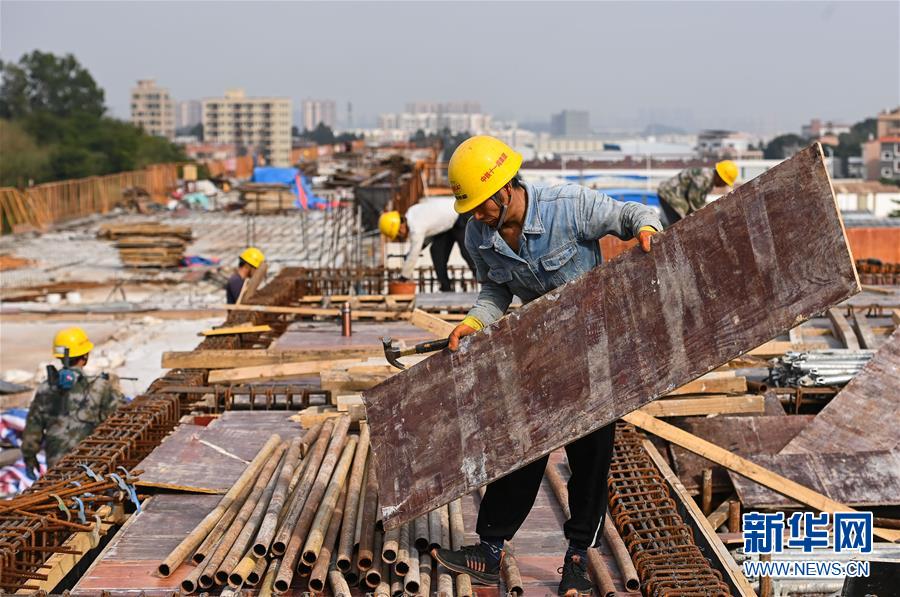 （經(jīng)濟(jì)）（2）佛山：地鐵三號(hào)線科技學(xué)院站主體結(jié)構(gòu)封頂