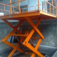 重慶起重機(jī)-液壓升降平臺