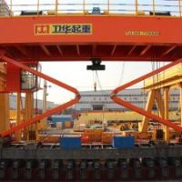 ?？陉?yáng)極炭塊堆垛起重機(jī)