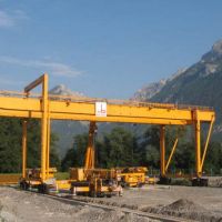 青島起重、起重機械、起重機、MH電動葫蘆門式起重機