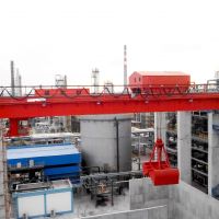 中山抓斗橋式起重機維?，F(xiàn)場